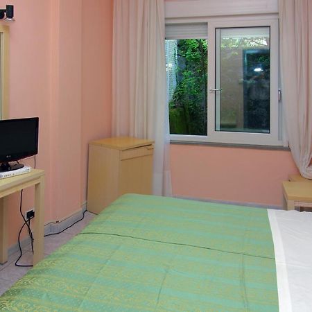 Hotel Cristallo Леричи Екстериор снимка