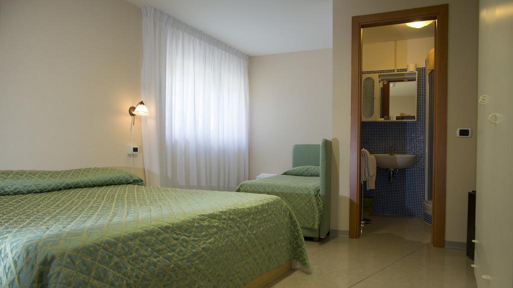 Hotel Cristallo Леричи Екстериор снимка