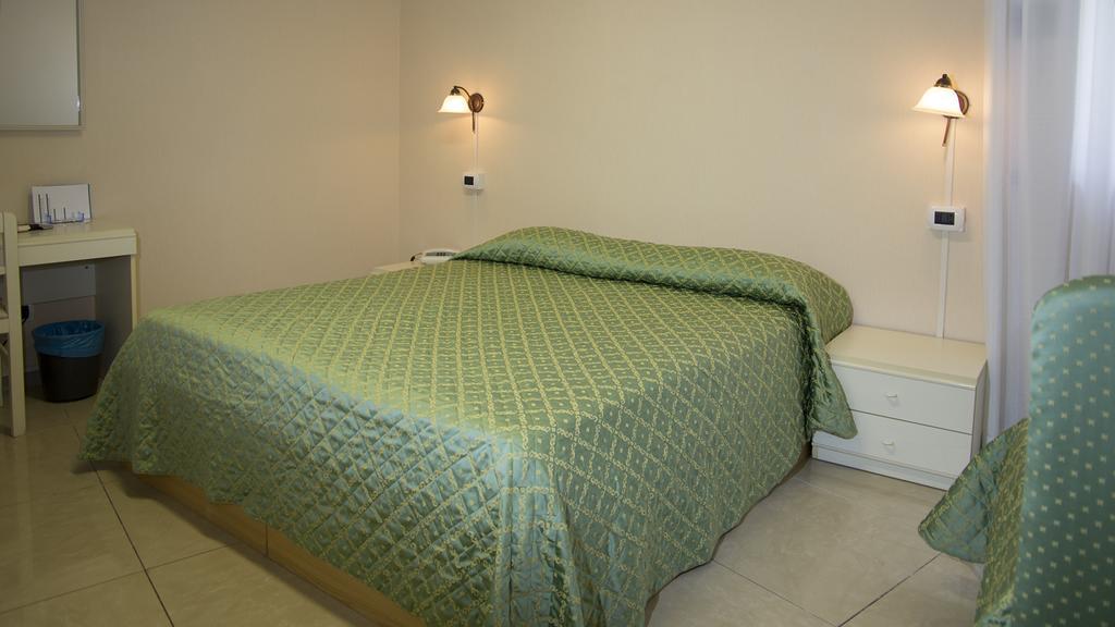Hotel Cristallo Леричи Екстериор снимка