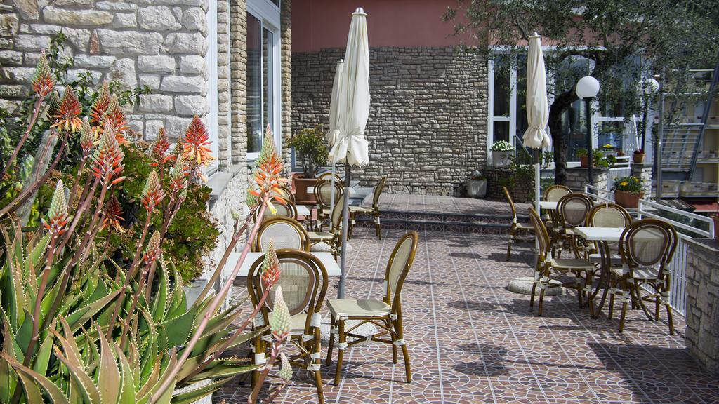 Hotel Cristallo Леричи Екстериор снимка