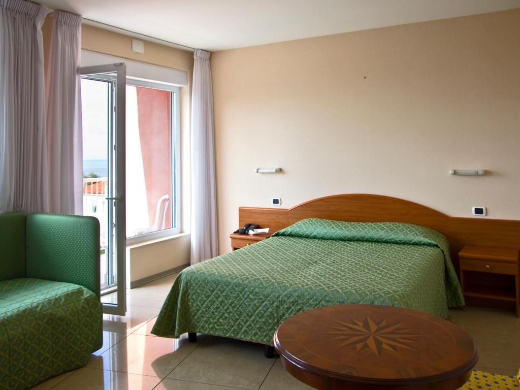 Hotel Cristallo Леричи Стая снимка