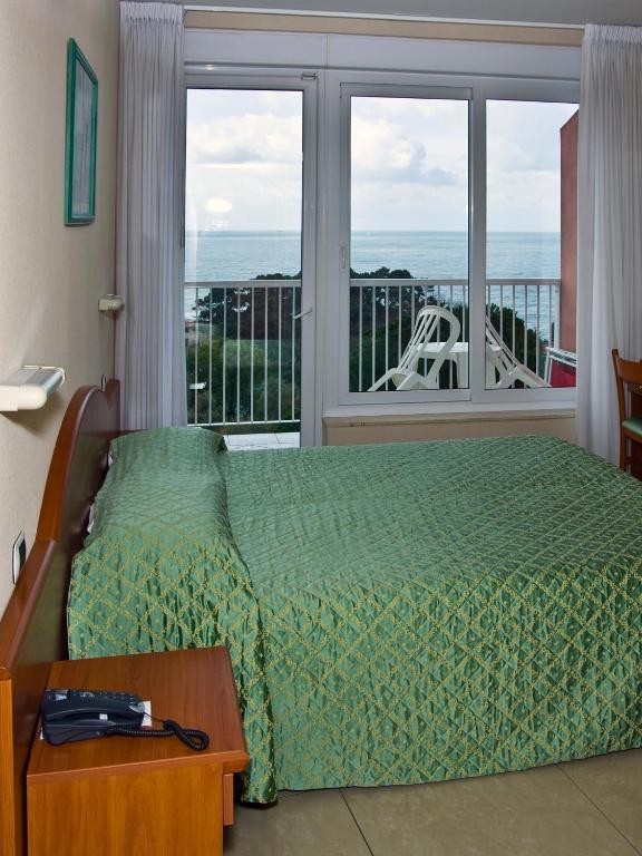 Hotel Cristallo Леричи Стая снимка