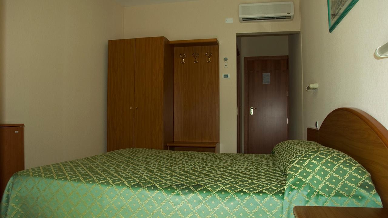 Hotel Cristallo Леричи Екстериор снимка