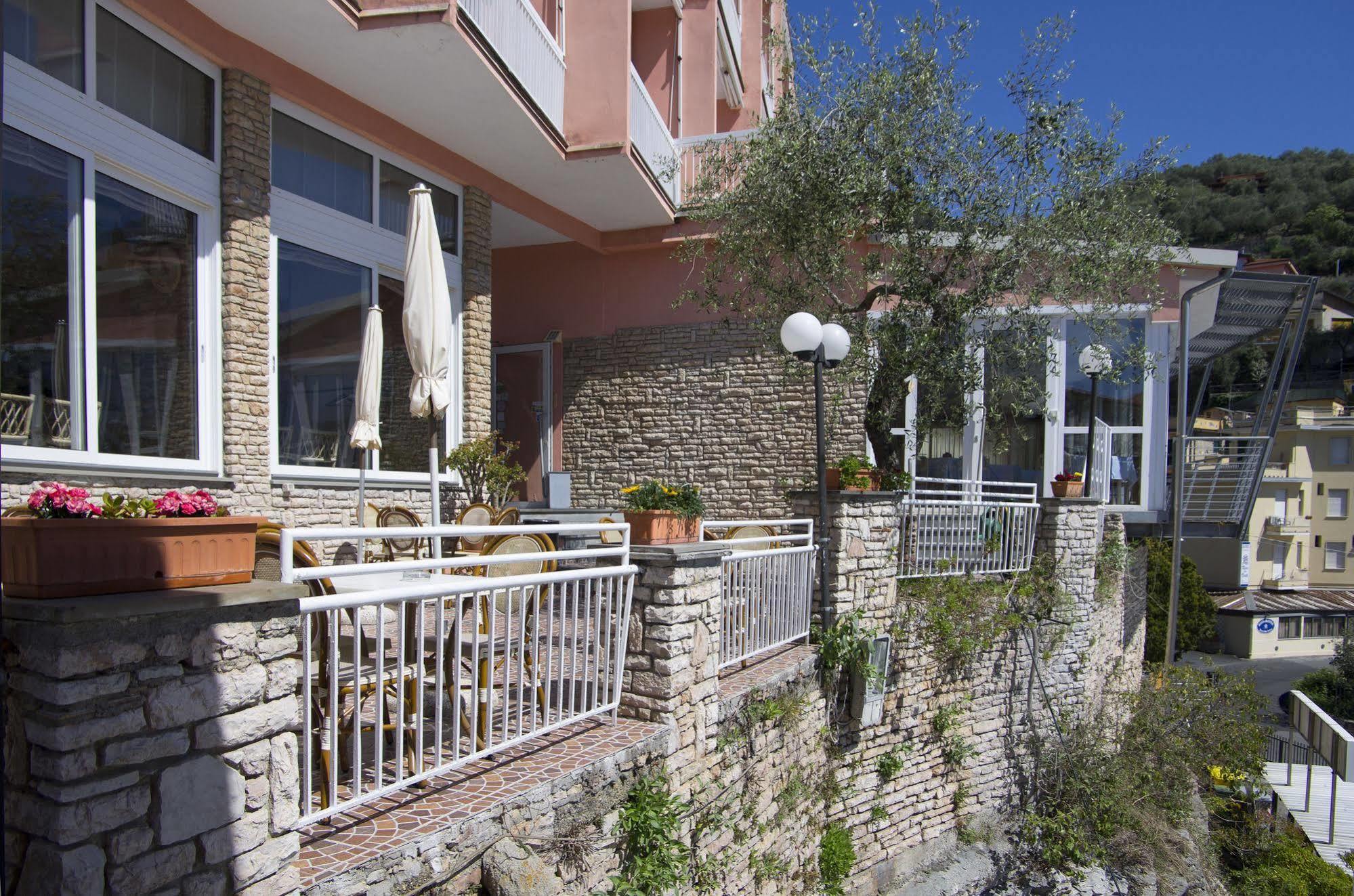 Hotel Cristallo Леричи Екстериор снимка