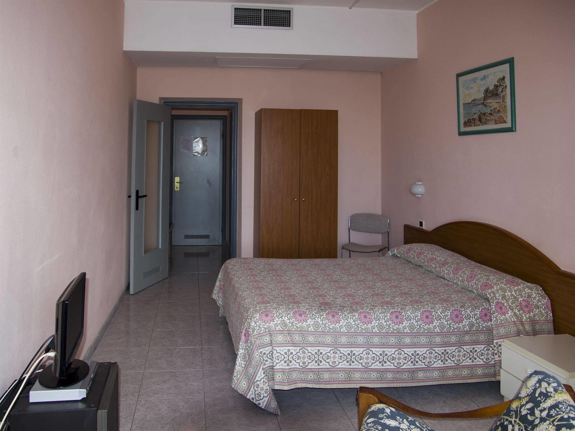Hotel Cristallo Леричи Екстериор снимка
