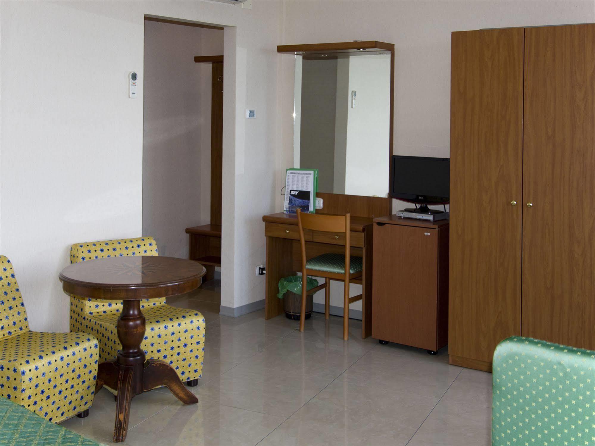 Hotel Cristallo Леричи Екстериор снимка