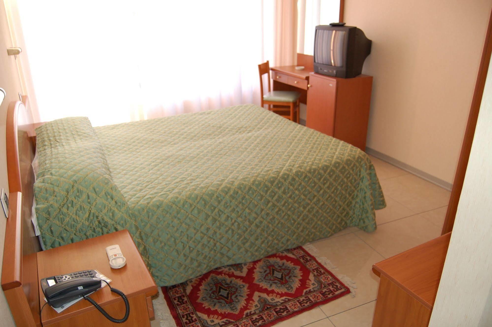 Hotel Cristallo Леричи Екстериор снимка