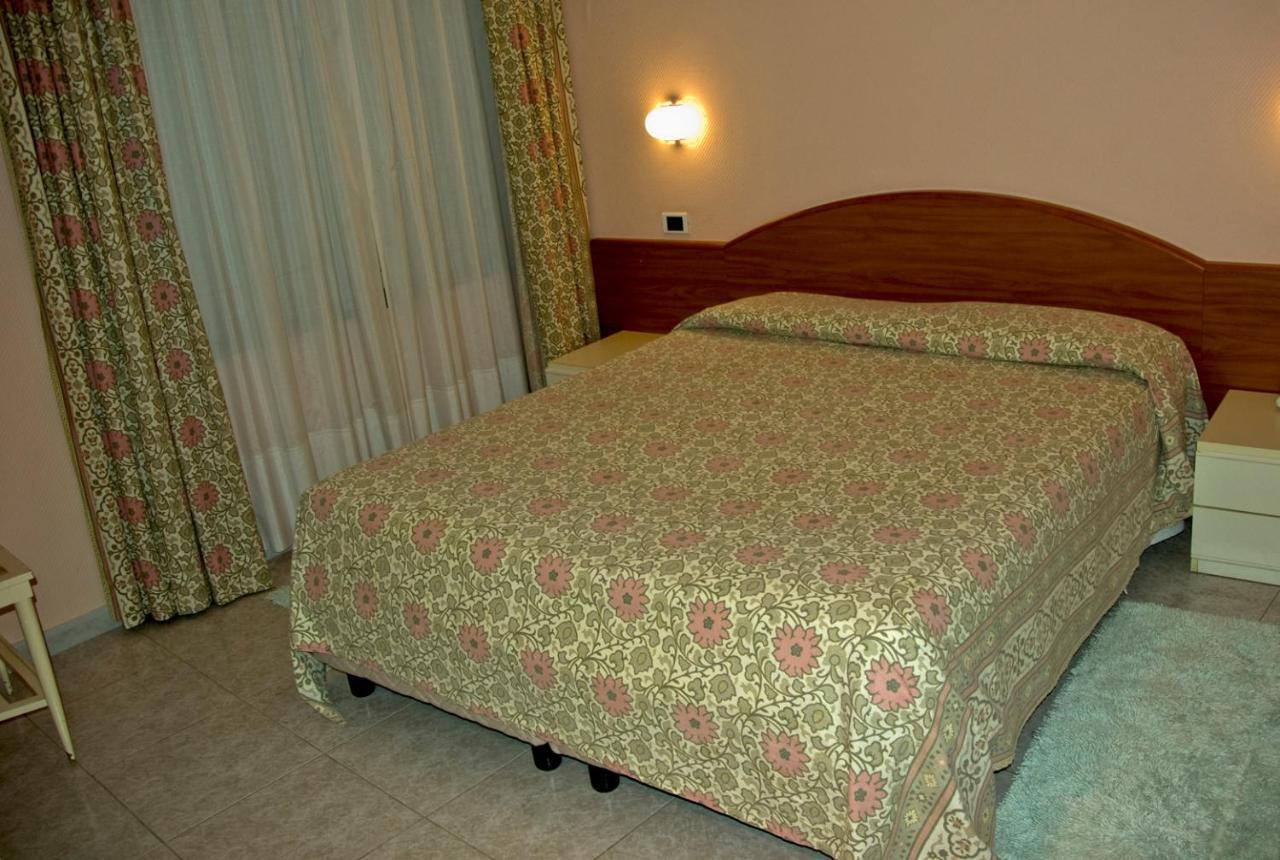 Hotel Cristallo Леричи Стая снимка